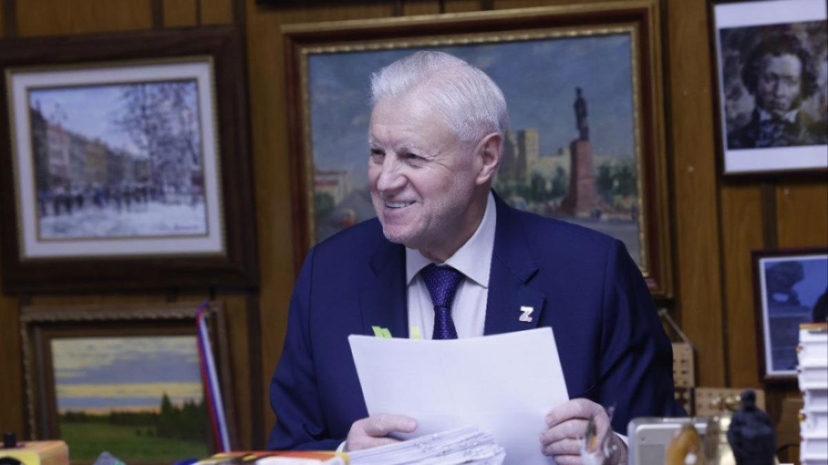 Социальная адаптация: Миронов предлагает поддержать школьников старше 18 лет