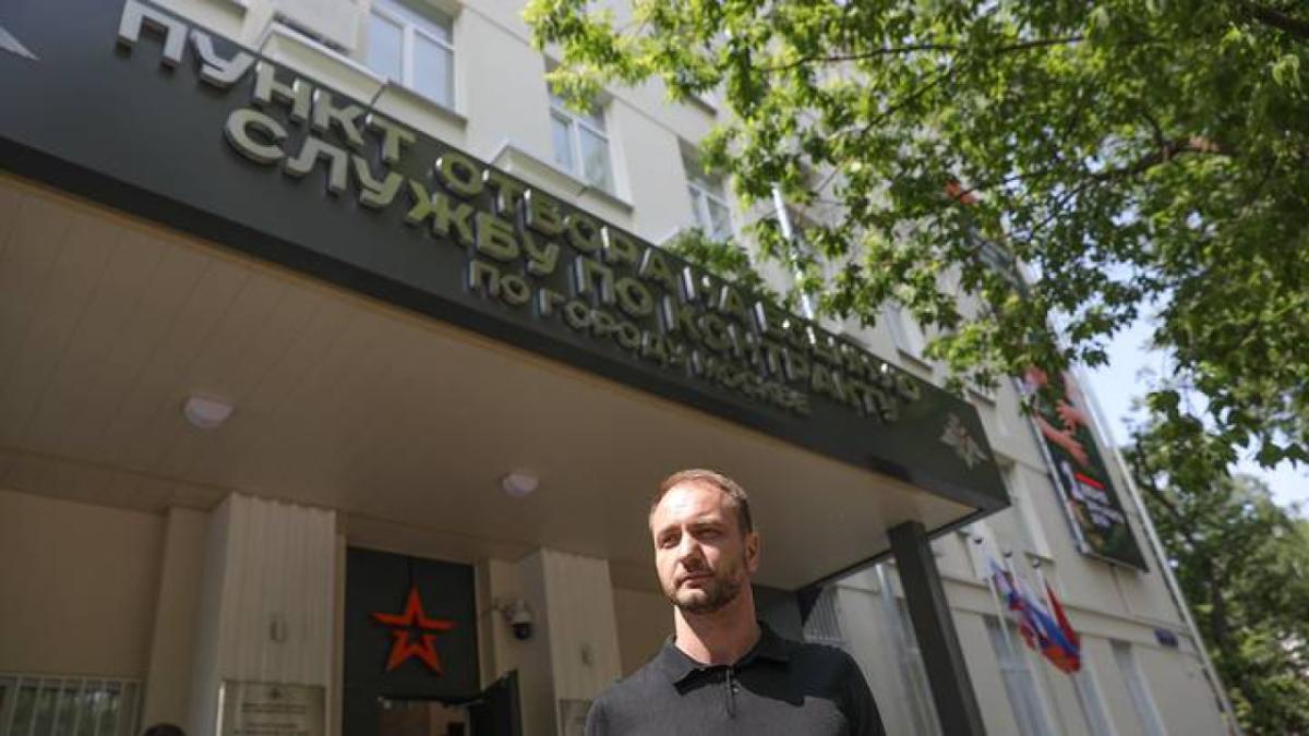 Кирилл Щитов отметил грамотную работу пункта отбора на контрактную службу