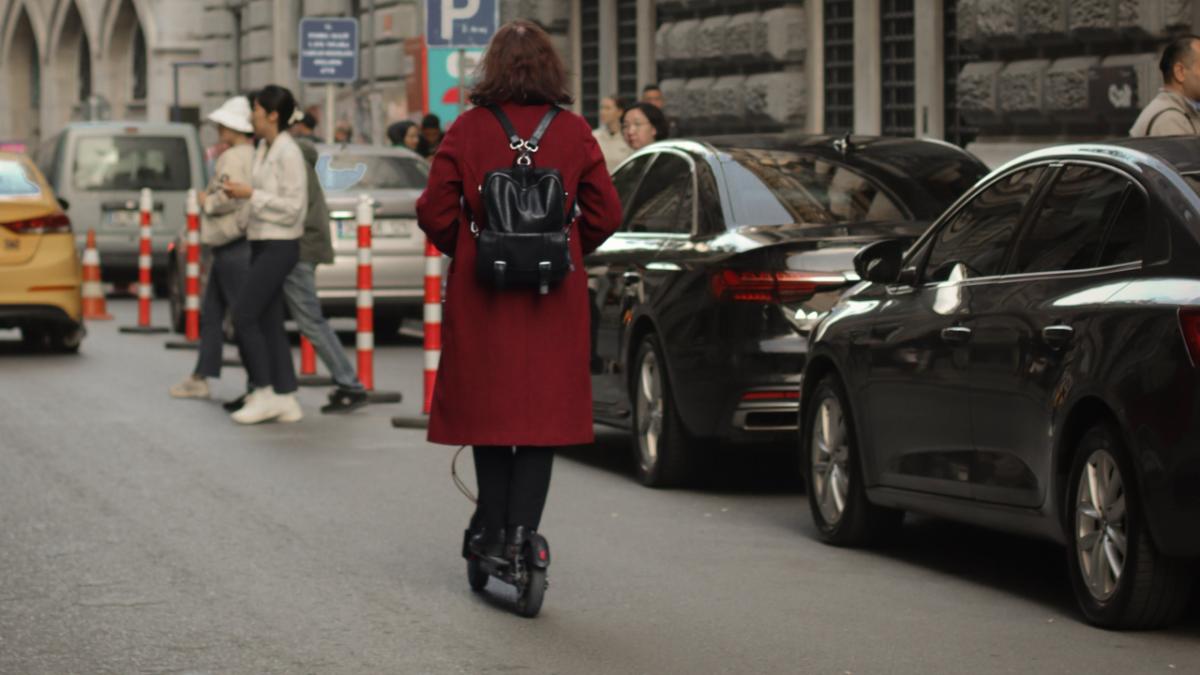 В Москве перестала работать аренда электросамокатов