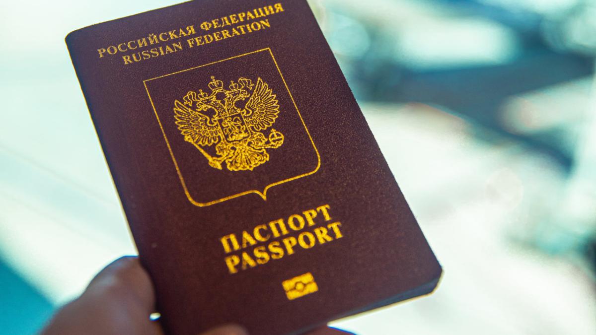 В Москве торжественно вручили паспорта более 3,5 тысячам детей