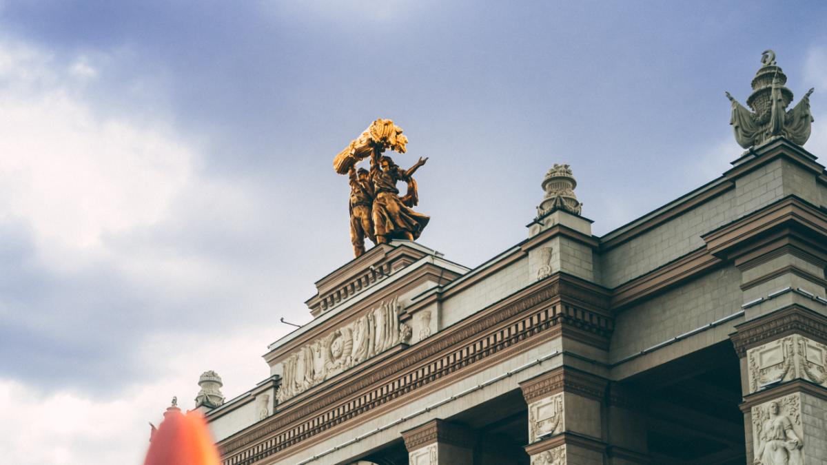 Более 200 тысяч москвичей проголосовали за благоустройство въездных групп на ВДНХ