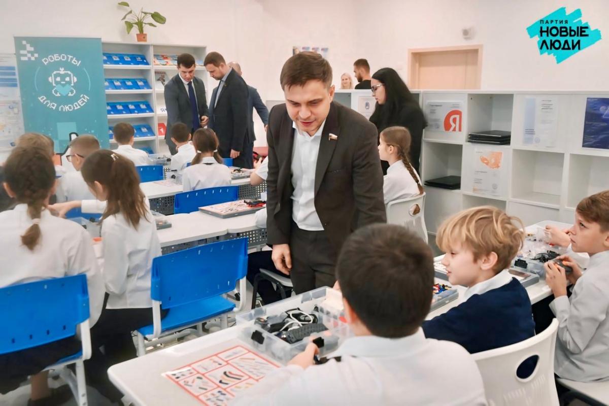«Новые люди» провели урок робототехники 